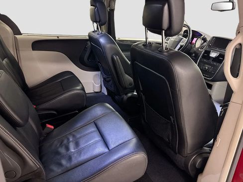 Used 2015 Chrysler Town & Country Touring w/ Driver Convenience Group FWD image 27