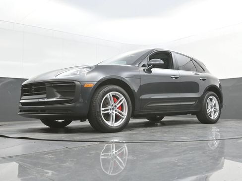 Certified 2023 Porsche Macan AWD/4WD image 32