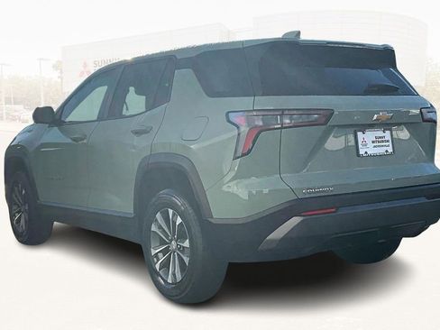 Used 2025 Chevrolet Equinox LT w/ Safety and Technology Package image 4