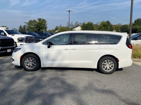 New 2026 Chrysler Voyager LX image 4