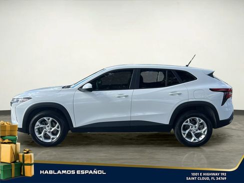 Used 2025 Chevrolet Trax LS w/ LS Convenience Package image 3