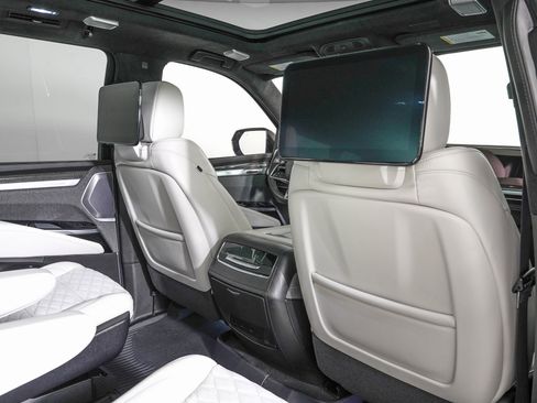 Used 2025 Cadillac Escalade ESV V w/ LPO, ONYX Package image 11