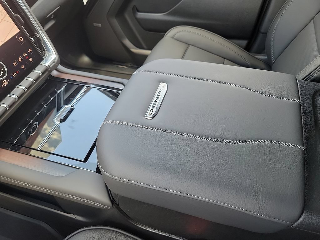 New 2026 GMC Yukon Denali w/ Denali Reserve Package AWD/4WD image 29