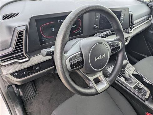 Used 2025 Kia Sportage LX FWD image 10