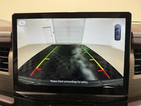 Used 2024 Ford Expedition Limited image 12