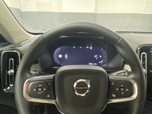 Certified 2025 Volvo XC40 B5 Plus AWD/4WD image 14