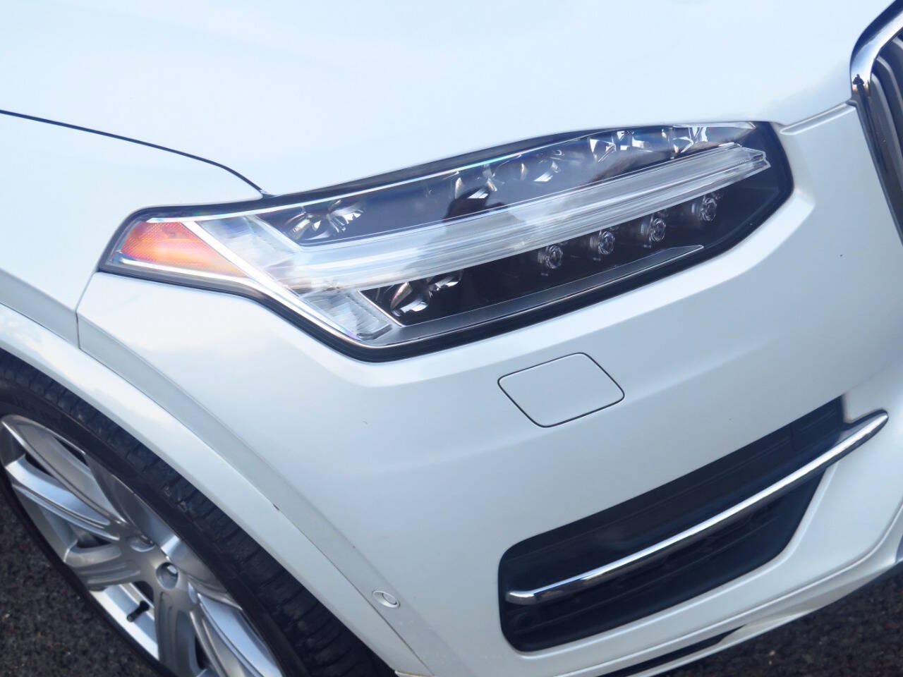 Used 2017 Volvo XC90 T8 Inscription w/ Luxury Package AWD/4WD image 29