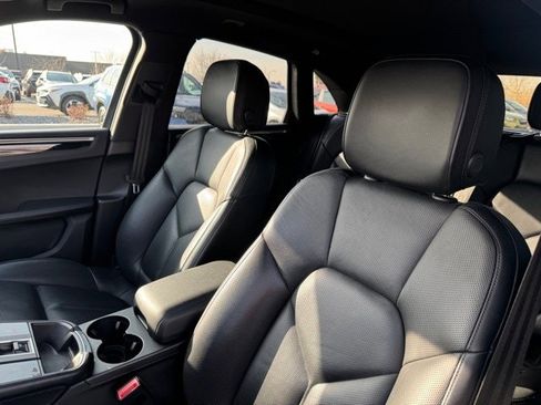 Used 2022 Porsche Macan image 22