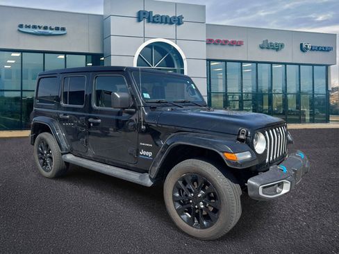 Used 2023 Jeep Wrangler Unlimited Sahara w/ Cold Weather Group AWD/4WD image 1