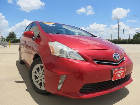 Used 2014 Toyota Prius V Two FWD image 2
