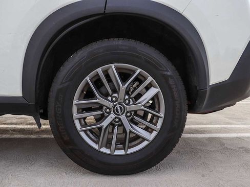 Used 2023 Nissan Rogue S AWD/4WD image 10