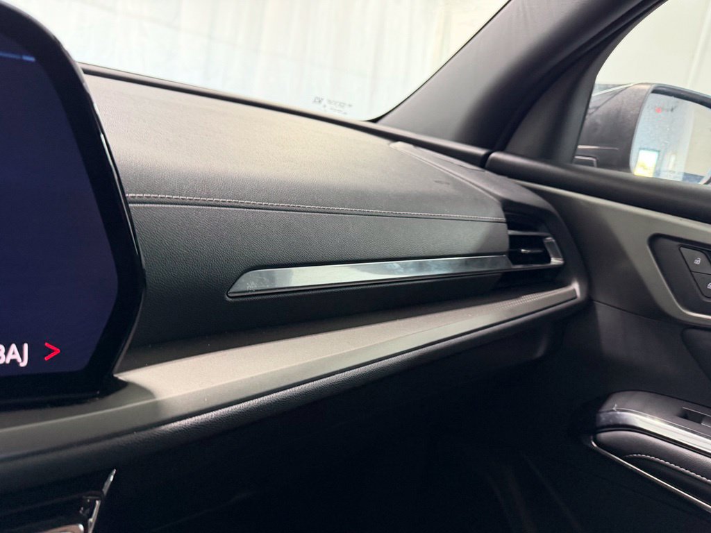 Used 2025 Chevrolet Traverse LT FWD image 20