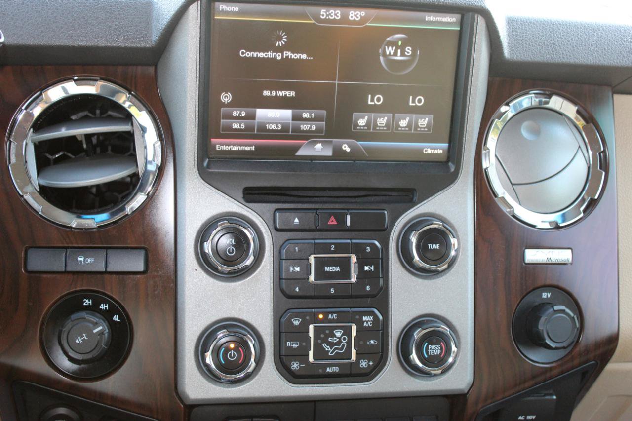 Used 2015 Ford F250 Lariat w/ Lariat Interior Package AWD/4WD image 26