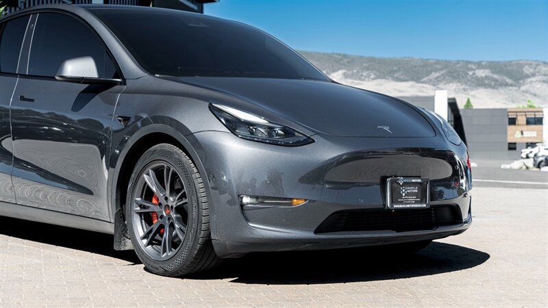 Used 2022 Tesla Model Y Performance AWD/4WD image 9