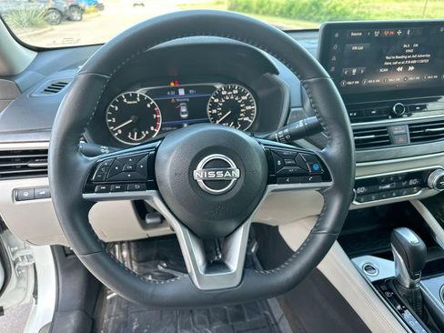 Used 2023 Nissan Altima 2.5 SL FWD image 14