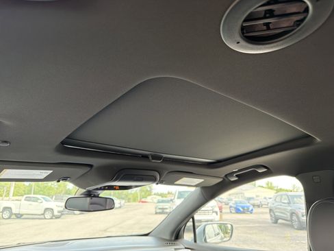 Used 2023 Buick Enclave Essence w/ Experience Buick Package FWD image 9