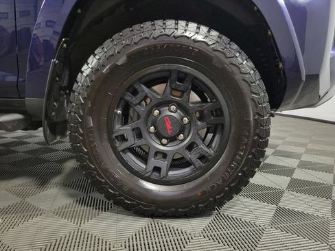 Used 2018 Toyota 4Runner TRD Off-Road AWD/4WD image 11