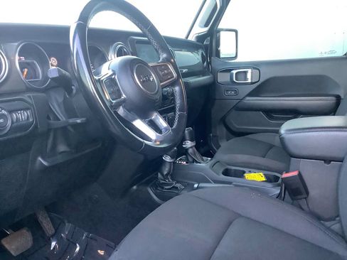 Used 2022 Jeep Wrangler Unlimited Sahara AWD/4WD image 3