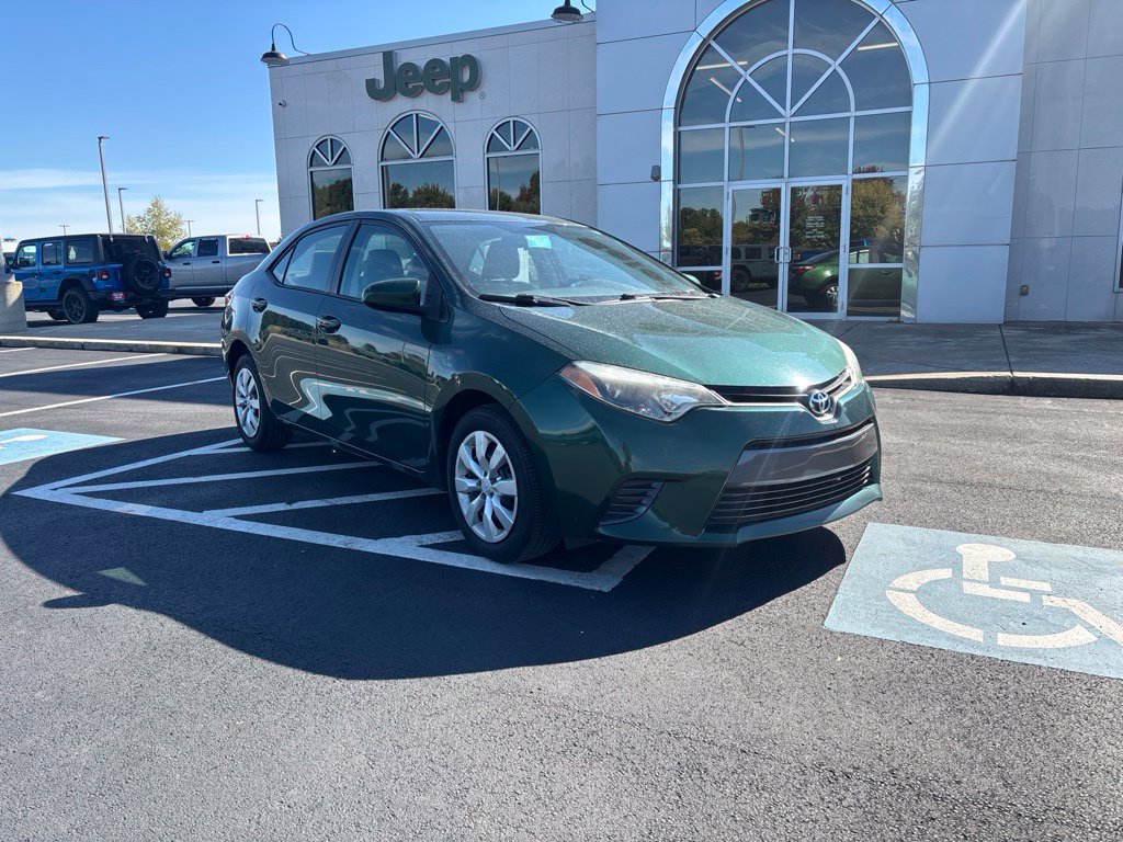 Used 2015 Toyota Corolla LE FWD image 3
