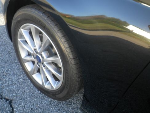 Used 2017 Ford Fusion SE image 13