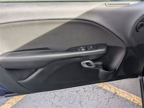 Used 2016 Dodge Challenger SXT image 13