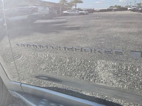 Used 2025 Jeep Grand Cherokee Altitude RWD image 19