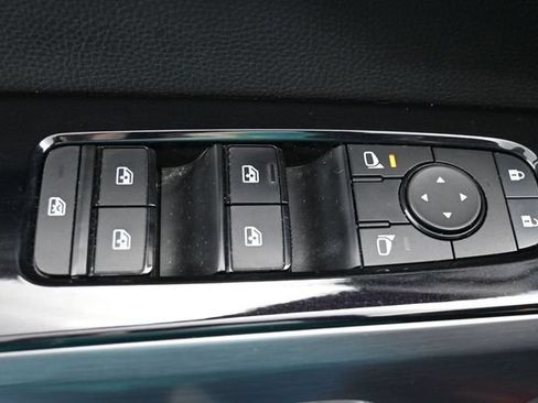Used 2022 Nissan Pathfinder SL AWD/4WD image 13