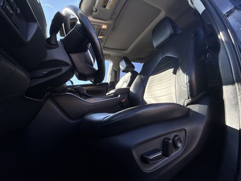 Used 2023 Toyota Highlander XLE image 22