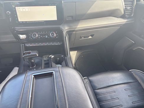 Used 2022 GMC Sierra 1500 AT4X image 11