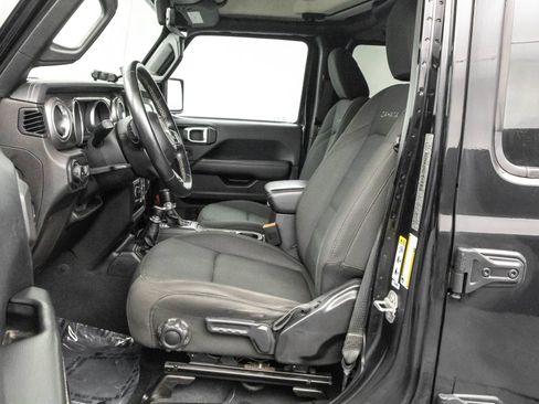 Used 2018 Jeep Wrangler Unlimited Sahara w/ Uconnect 4C Nav & Sound Group image 6