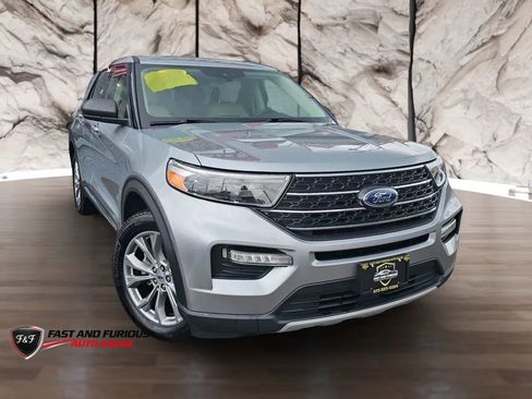 Used 2023 Ford Explorer XLT w/ Equipment Group 202A AWD/4WD image 1