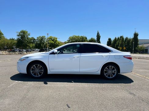 Used 2017 Toyota Camry SE FWD image 9