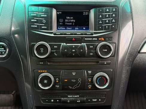 Used 2016 Ford Explorer XLT AWD/4WD image 27