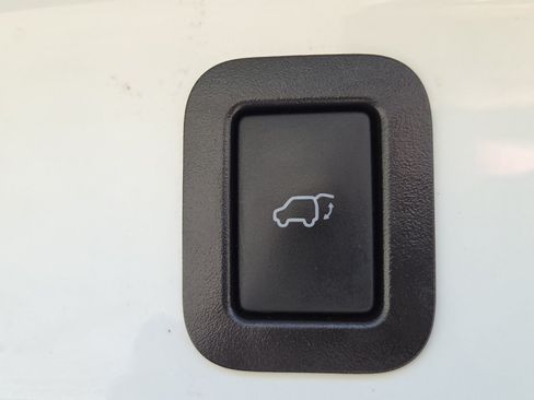 Used 2019 Toyota Highlander XLE AWD/4WD image 22