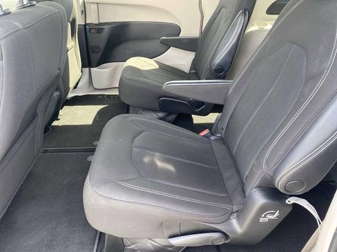 Used 2023 Chrysler Voyager LX FWD image 23