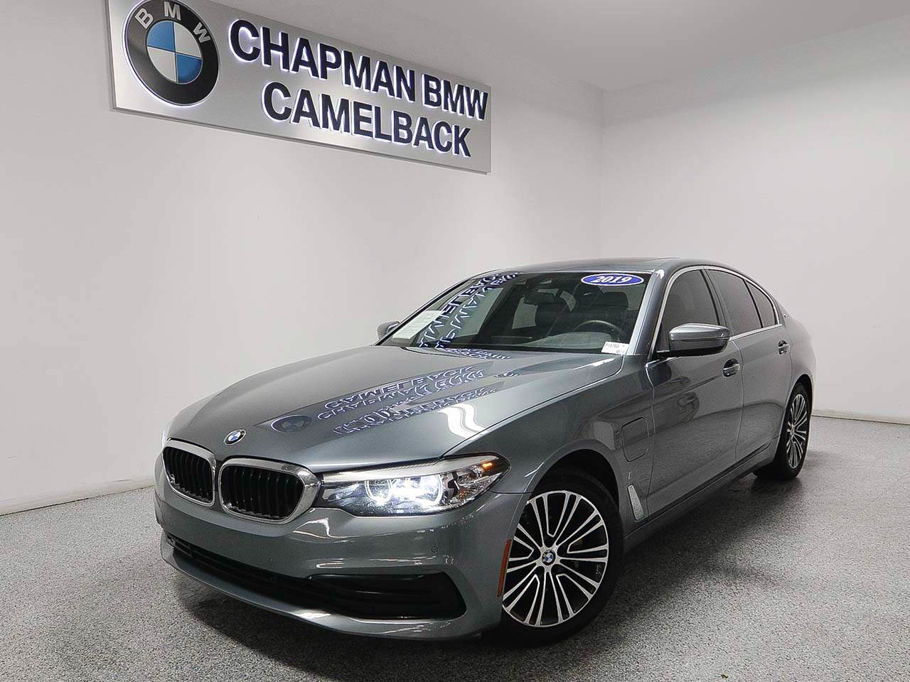Used 2019 BMW 530e w/ Convenience Package RWD image 1