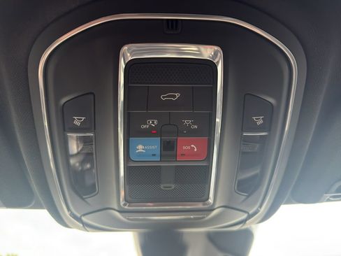 Used 2024 Jeep Grand Cherokee Limited w/ Black Appearance Package AWD/4WD image 23