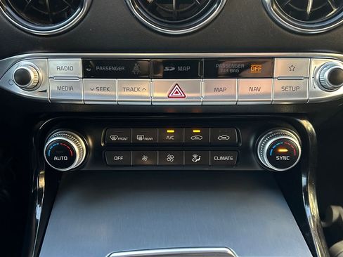 Used 2018 Kia Stinger GT2 image 31