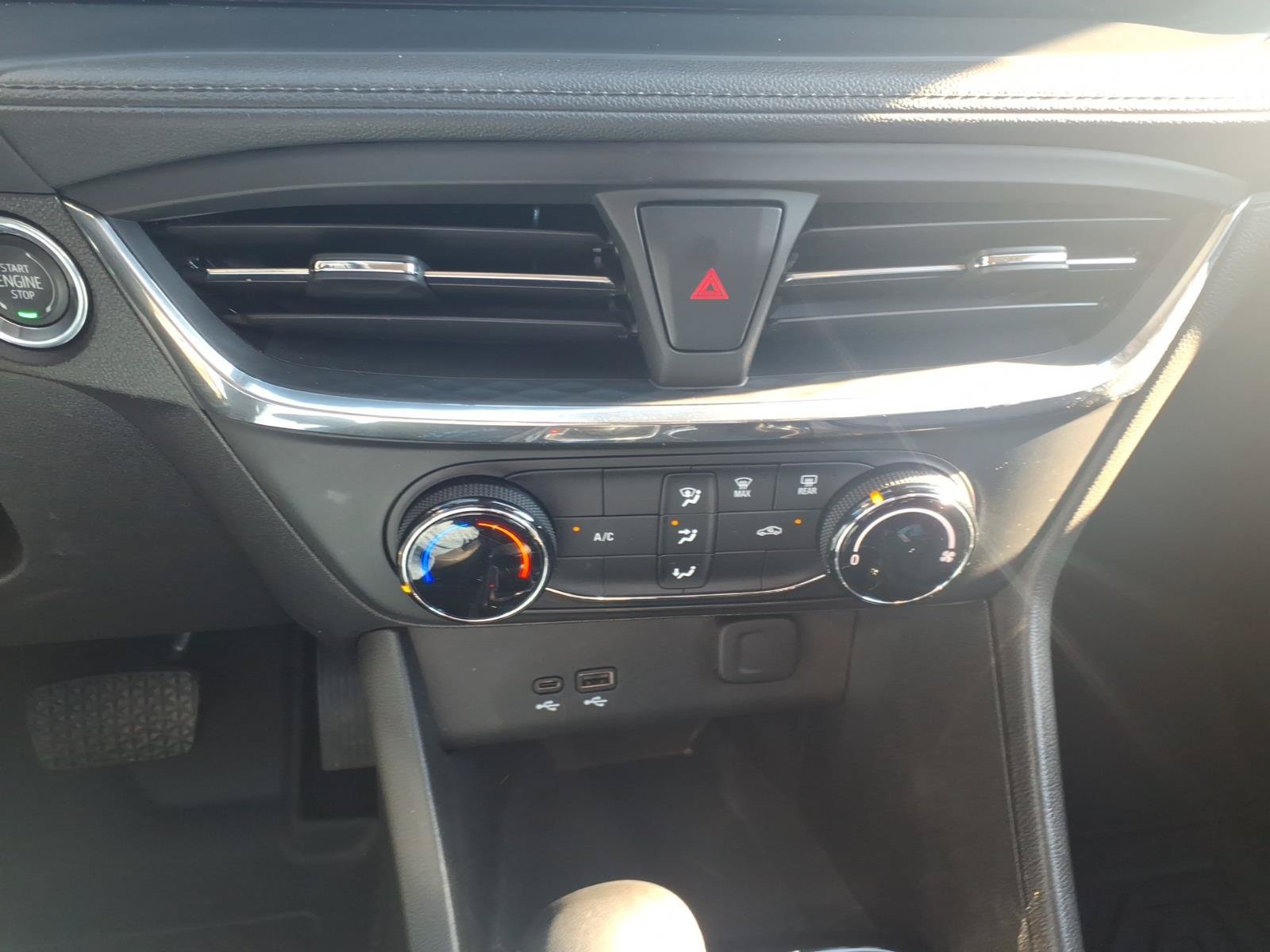 Used 2025 Buick Encore GX Preferred AWD/4WD image 17