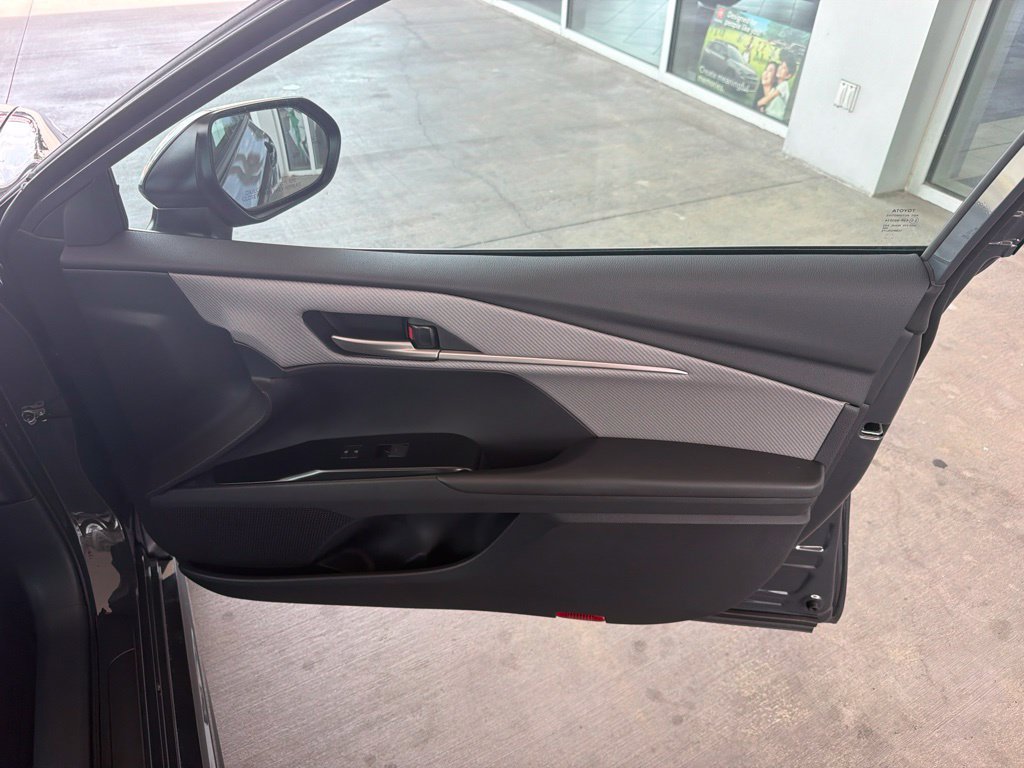 Used 2026 Toyota Camry SE FWD image 32