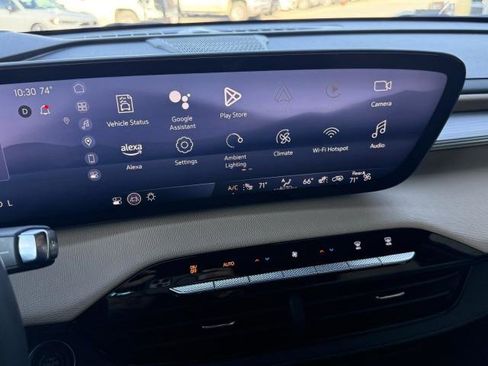 Used 2025 Buick Enclave Preferred w/ Power Package image 24