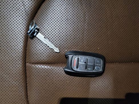 Used 2017 Chrysler Pacifica Limited FWD image 32