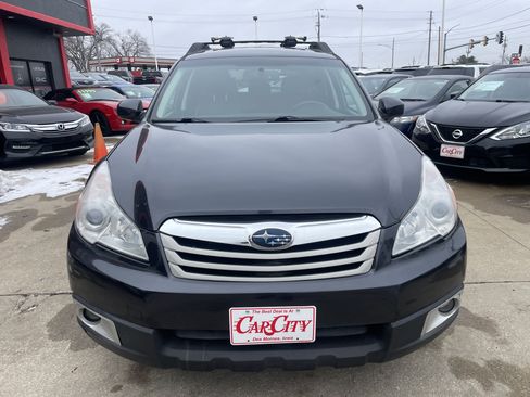 Used 2011 Subaru Outback 2.5i Limited image 2