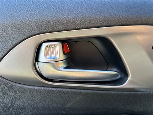 New 2025 Chrysler Pacifica Select image 32