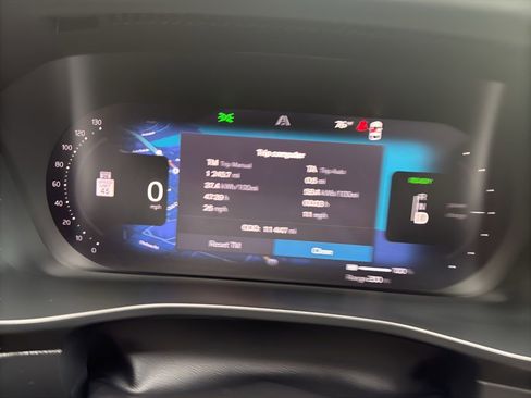 Used 2023 Volvo XC40 Recharge Ultimate image 40