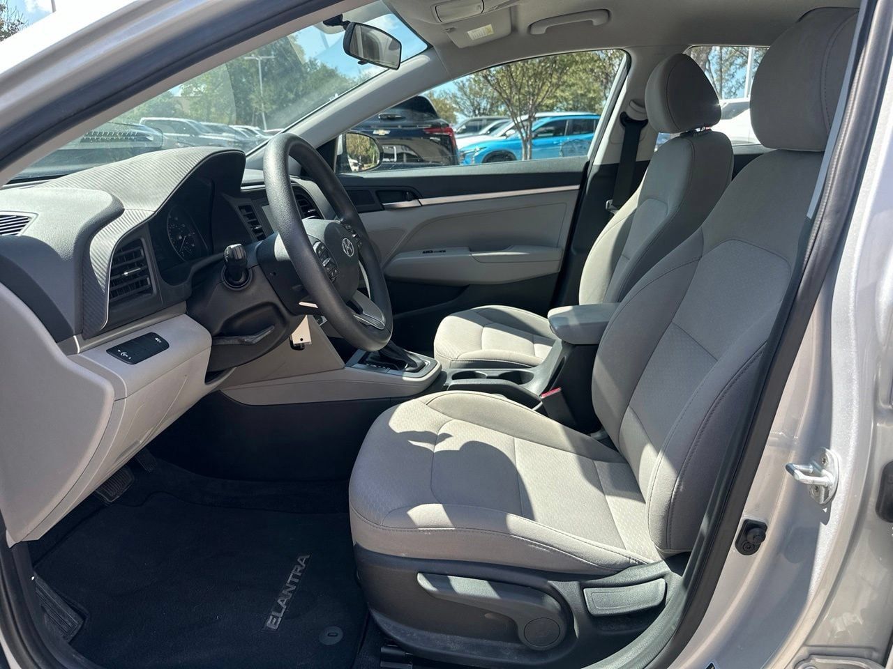Used 2019 Hyundai Elantra SE FWD image 22