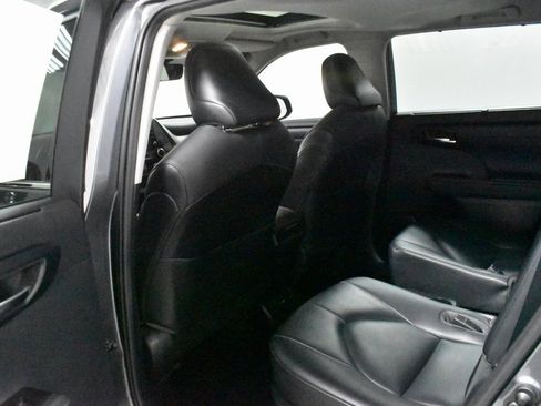 Used 2020 Toyota Highlander XLE image 16