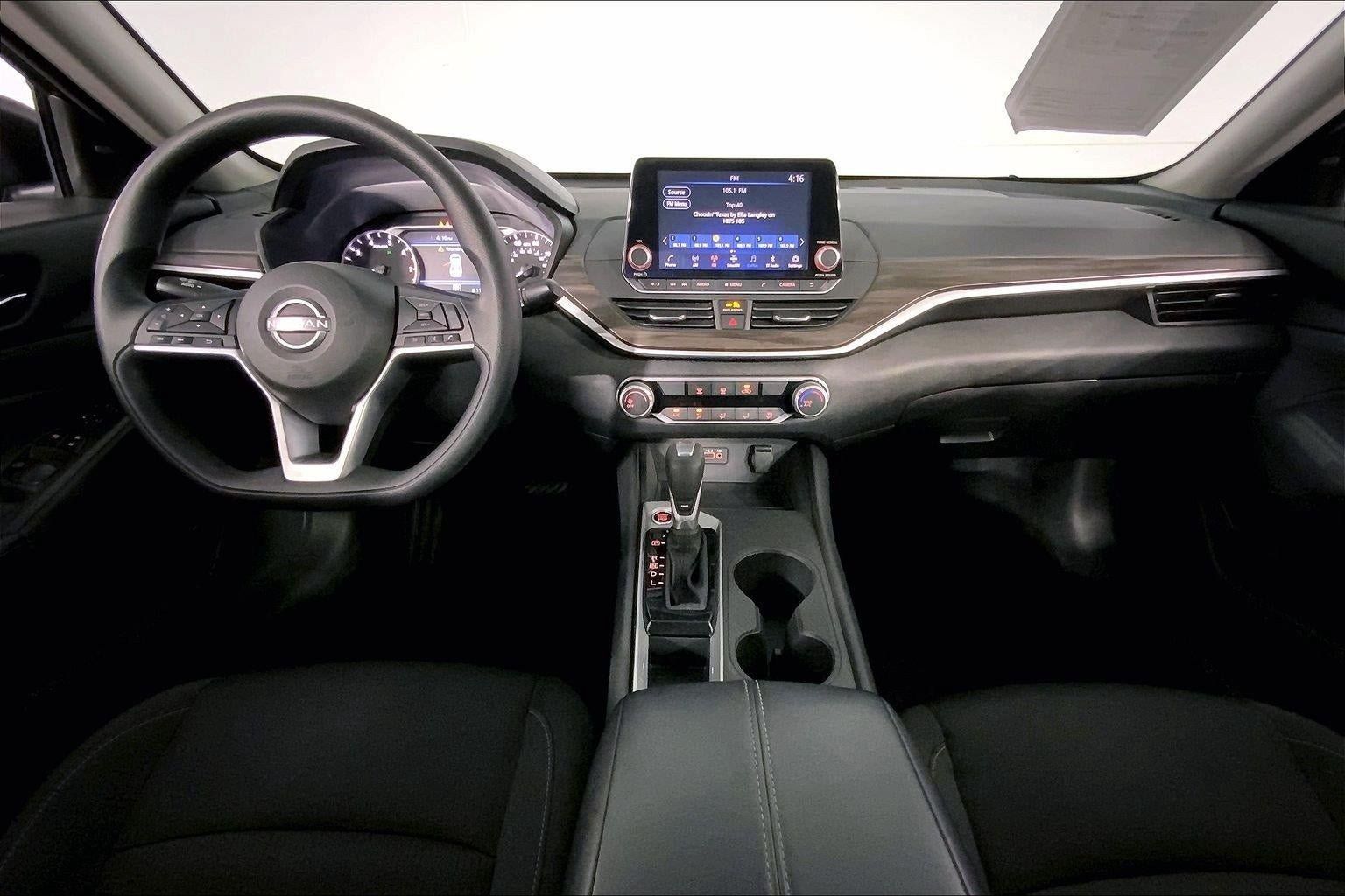 Used 2025 Nissan Altima 2.5 SV FWD image 15