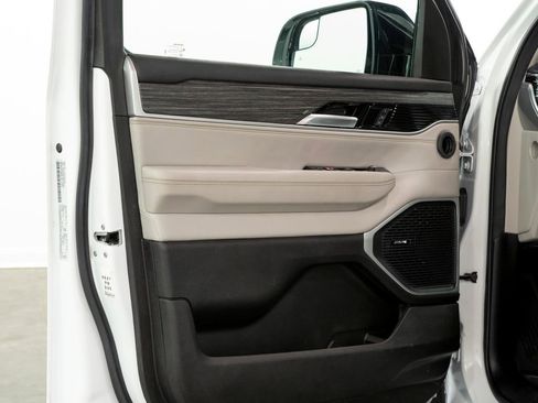 Used 2024 Jeep Wagoneer L Series II image 7