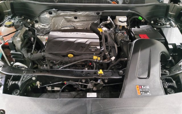 Used 2025 Chevrolet Trax LT FWD image 11